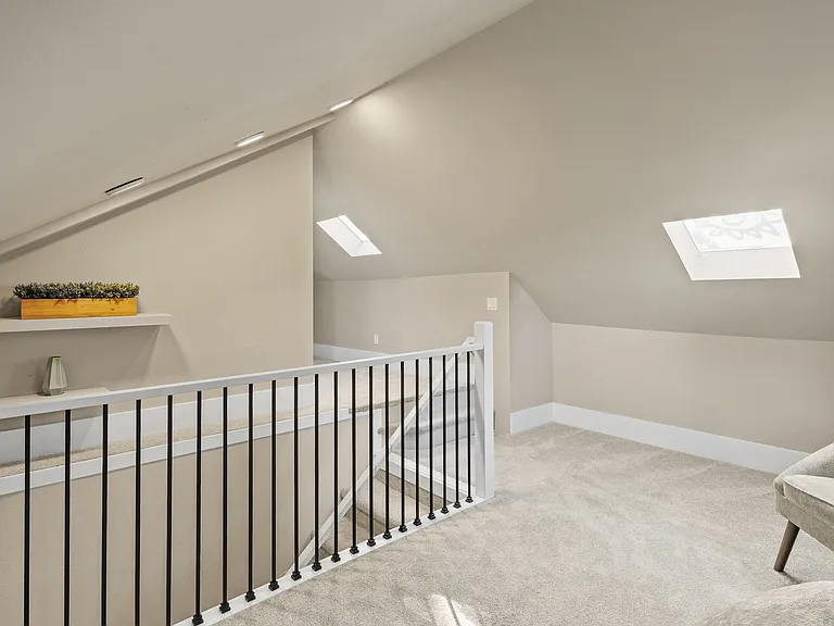 9547 Wallingford Ave N — Photo 35