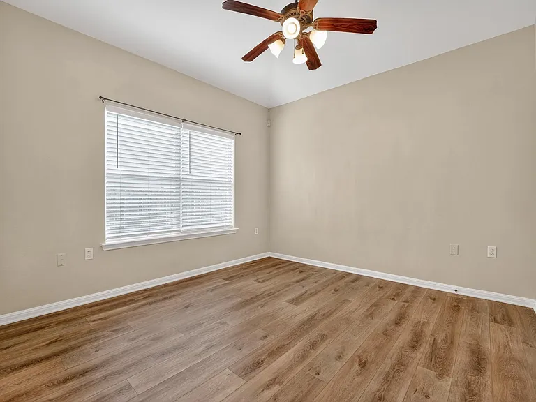 5625 Signal Point — Photo 18