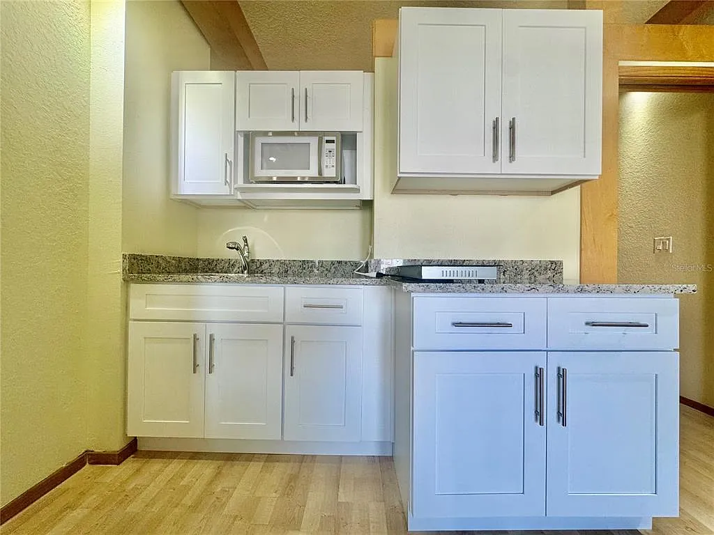 1 bed, 1.0 bath, 625 sqft, $1,300 — Photo 3