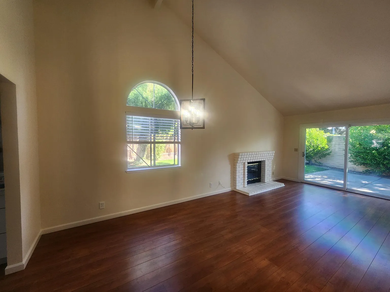 2 bed, 1025 sqft, $3,360 — Photo 2
