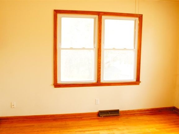5th image of 7012 Rowland Ave