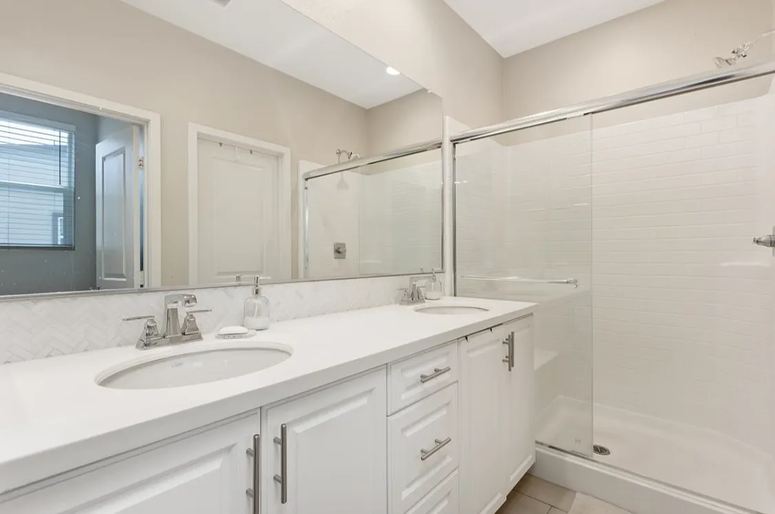 2601 Cranston Dr — Photo 2