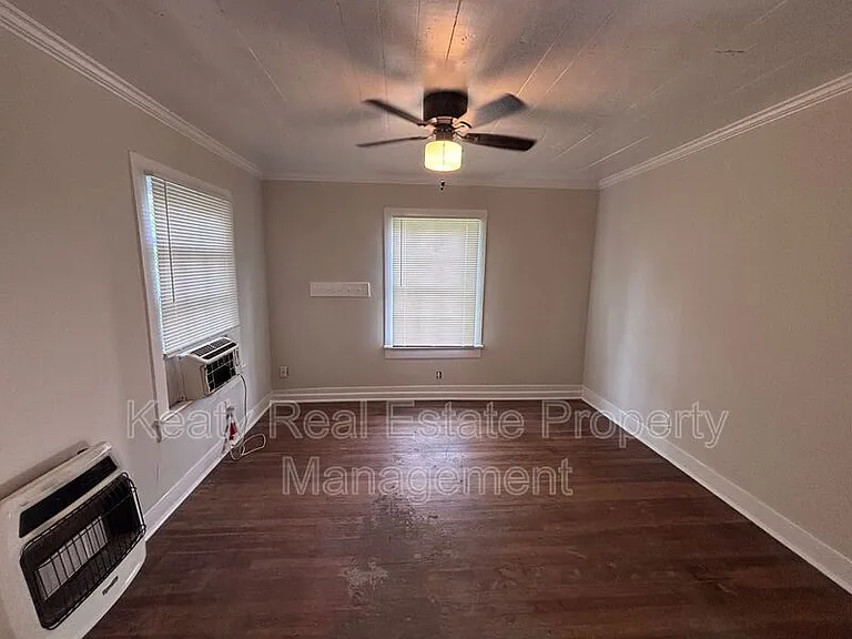 408 1/2 Harding St — Photo 6