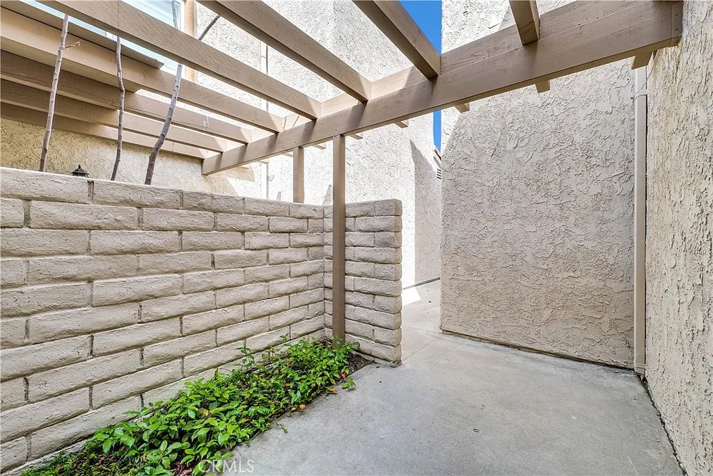 3 bed, 2.5 bath, 1267 sqft, $3,600 — Photo 4
