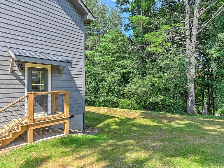 11 Fernwood Ave #2 — Photo 3