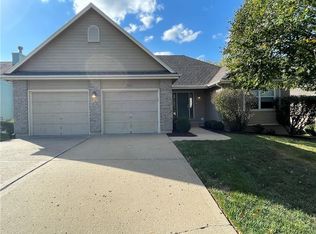 721 SW 40th St, Blue Springs, MO 64015