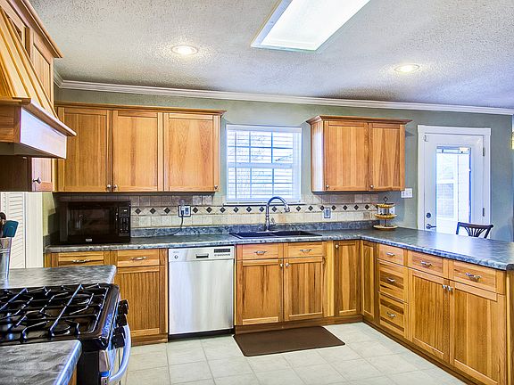 5th image of 3108 Almeta Ln