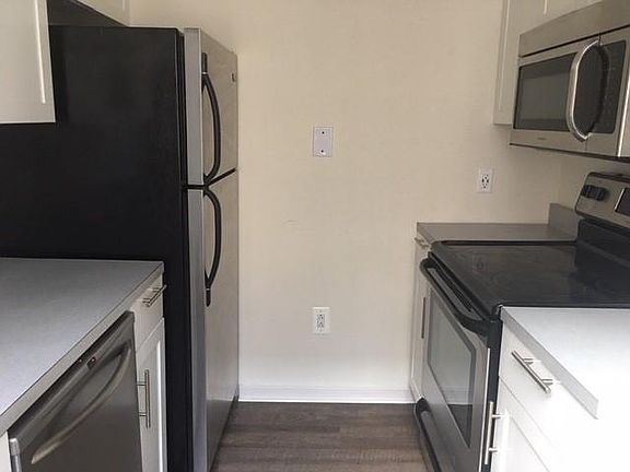 4th image of 313 Vine St APT 402