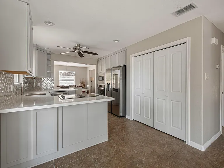 610 Butterfly Rdg — Photo 12