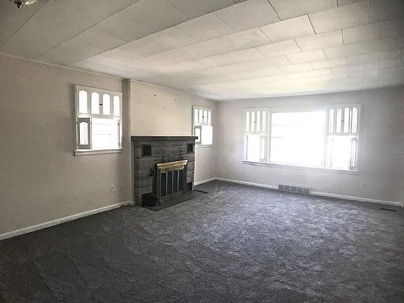 5th image of 219 W Main St