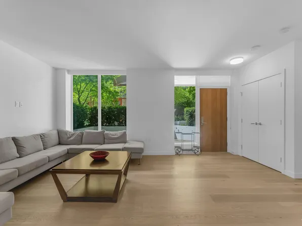 1439 George St #Townhouse 8, White Rock, BC V4B 3Z9
