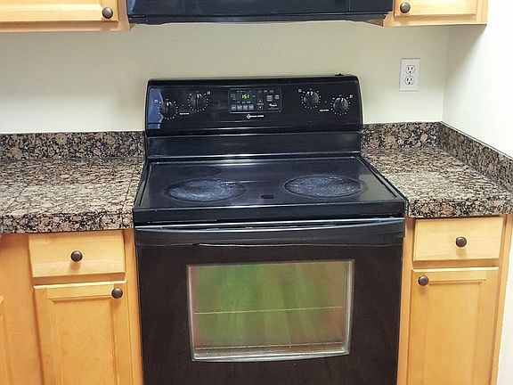 3rd image of 10007 186th St E Unit 330