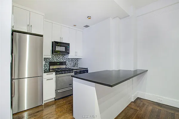 Rented by Town Residential | media 34