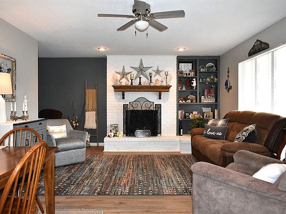 3rd image of 2630 Rosewood Cir