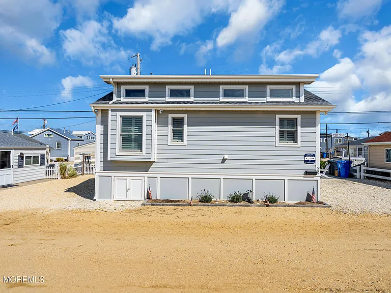 24 E Penguin Way — Photo 1