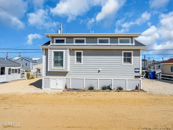 24 E Penguin Way, Lavallette, NJ 08735