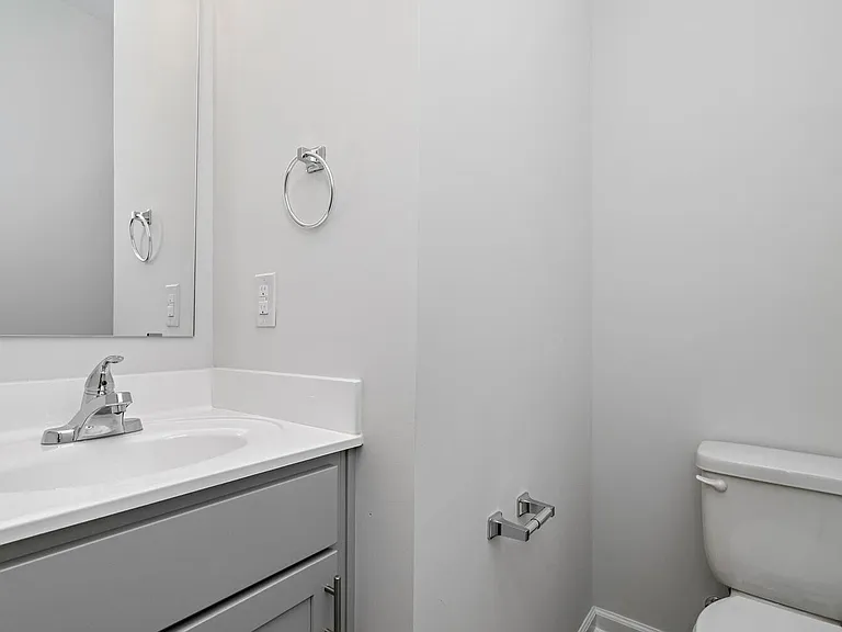 2109 Aldrich — Photo 8