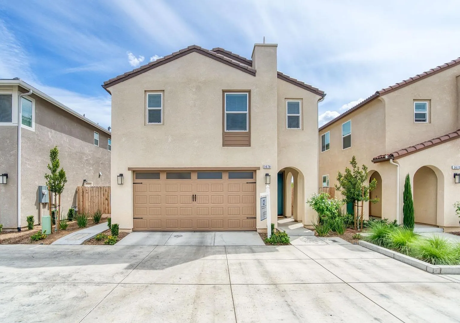 3/2.5 In Clovis Gated Community — Photo 1