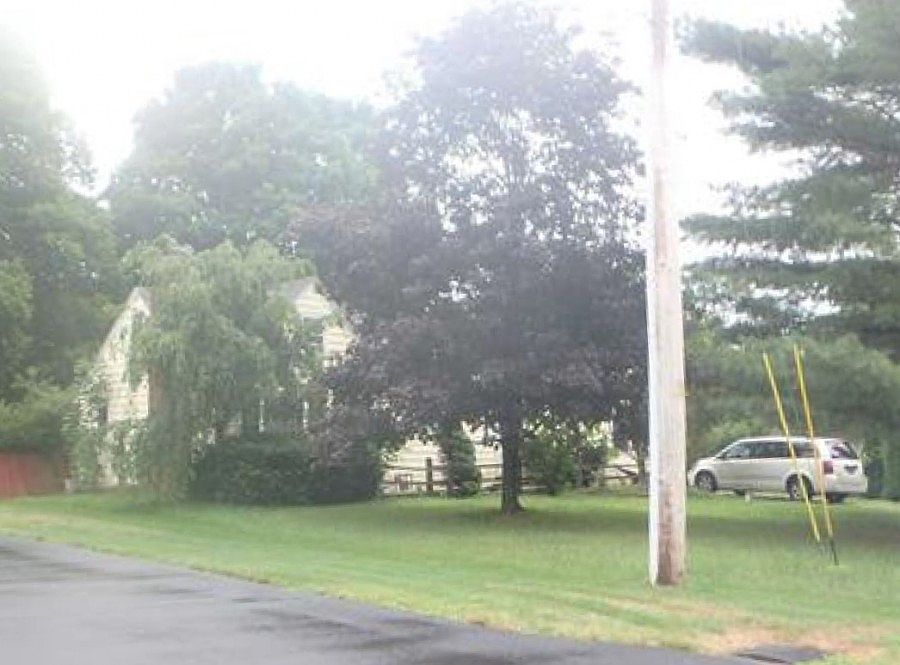 2nd image of 1502 E Lynn Dr