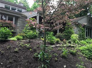 10 Forest Glen Dr, Mt Lebanon, PA 15228