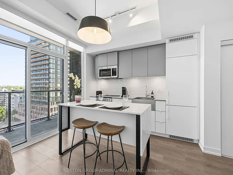 270 Dufferin St #902 — Photo 6