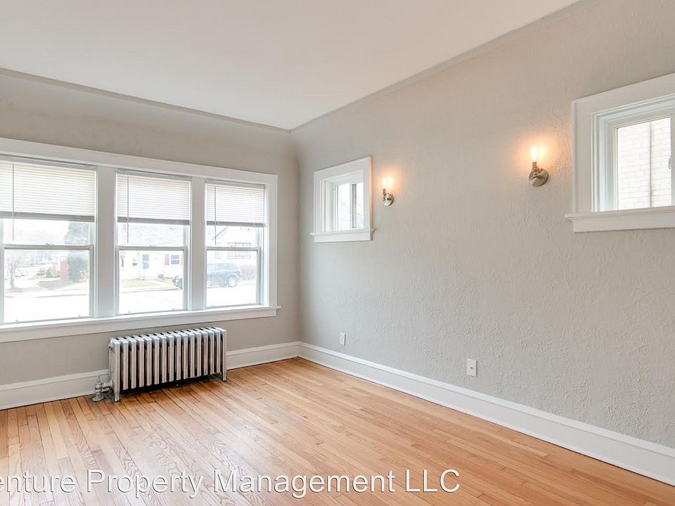 1st image of 3279 S Kinnickinnic Ave #2