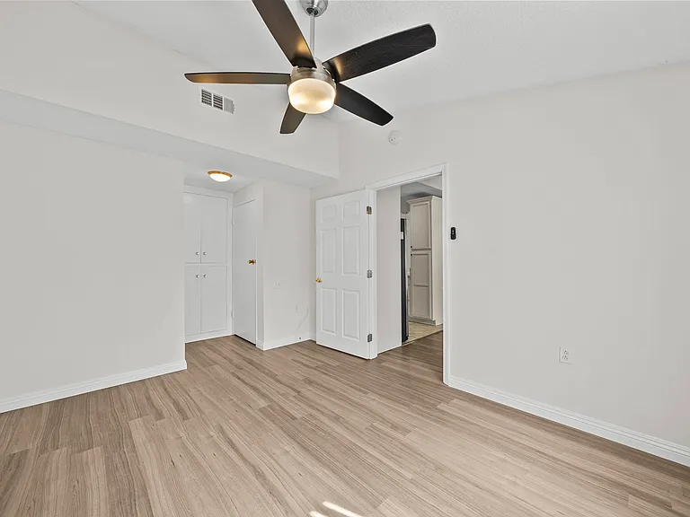 19156 Avenue Of The Oaks #B — Photo 11
