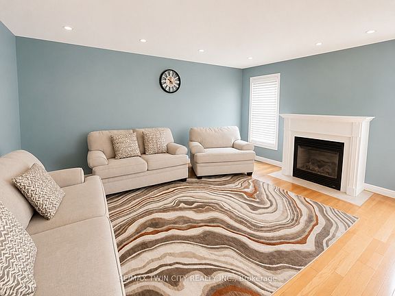 5th image of 72 Newcastle Dr