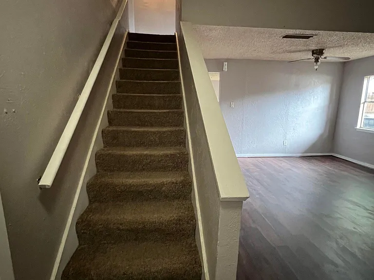 209 Stonecreek Dr — Photo 3