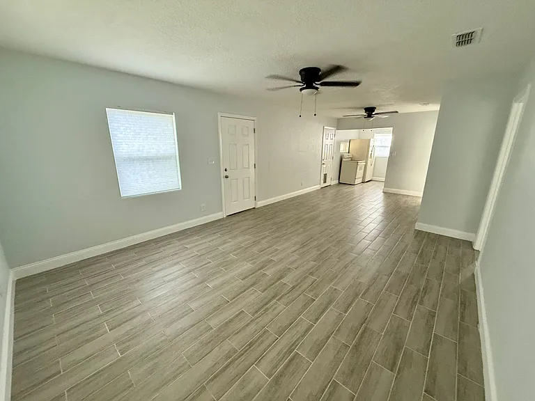 4721 E Castlewood Dr — Photo 3