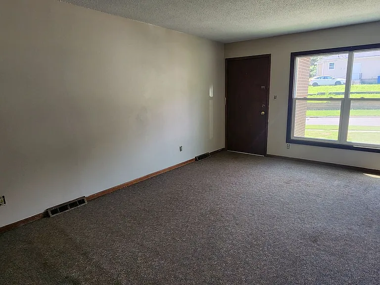 103 Loomis Ave — Photo 1