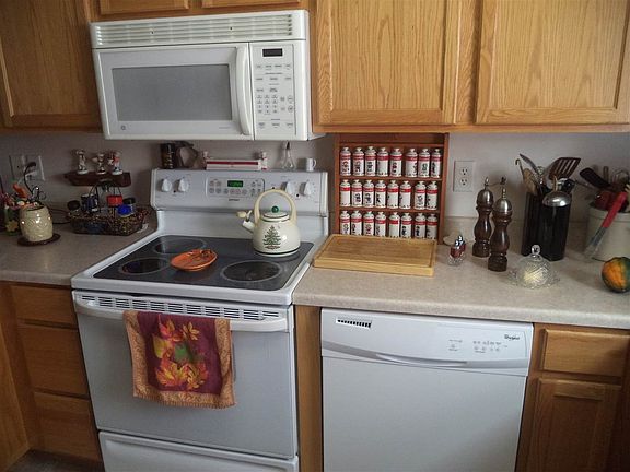 3rd image of 60 Cherry Ct APT 4