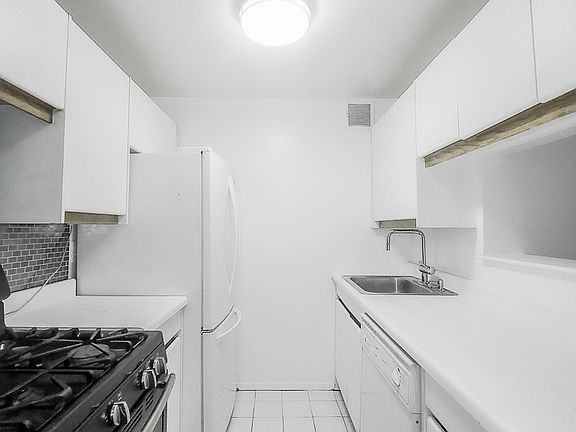 5th image of 184 Lexington Ave