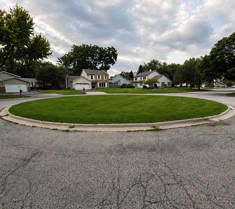 2nd image of 515 Parkside Ter