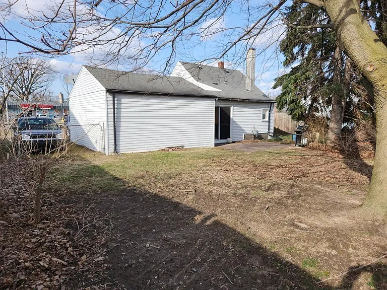 27825 Warren Rd — Photo 2