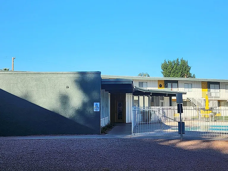 Park West Apartments — Photo 19