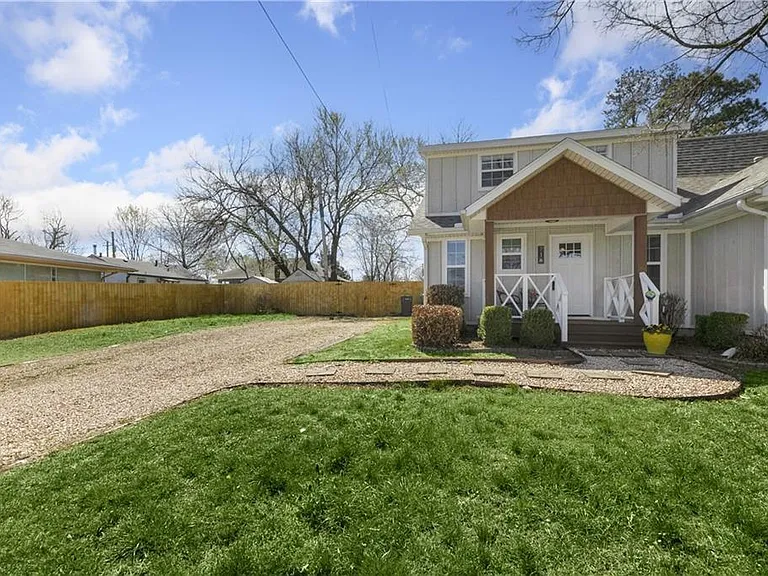 718 W Maple St — Photo 36