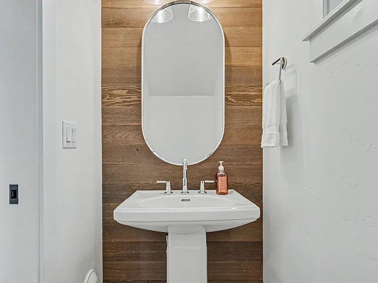 3548 W Anderson St — Photo 8