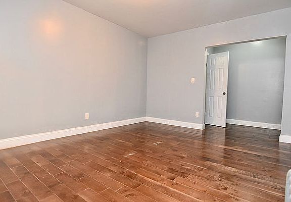 3rd image of 1315 Saint Nicholas Ave #21A