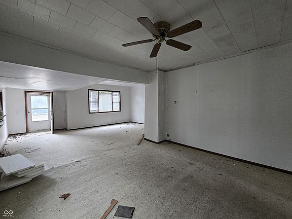 4th image of 2703 Main St