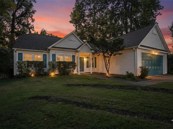 6 E Dressage Ct, Hampton, VA 23666