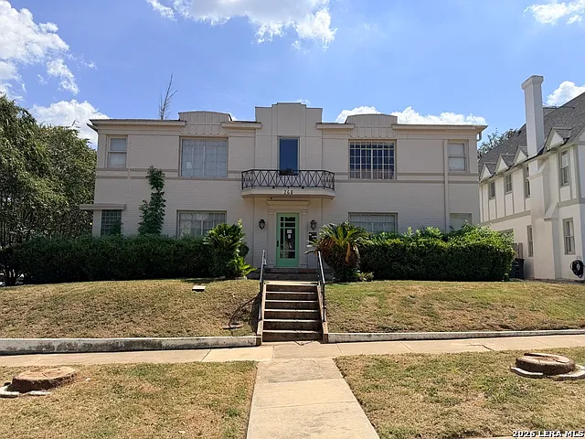 1 bed, 1.0 bath, 4110 sqft, $995 — Photo 2