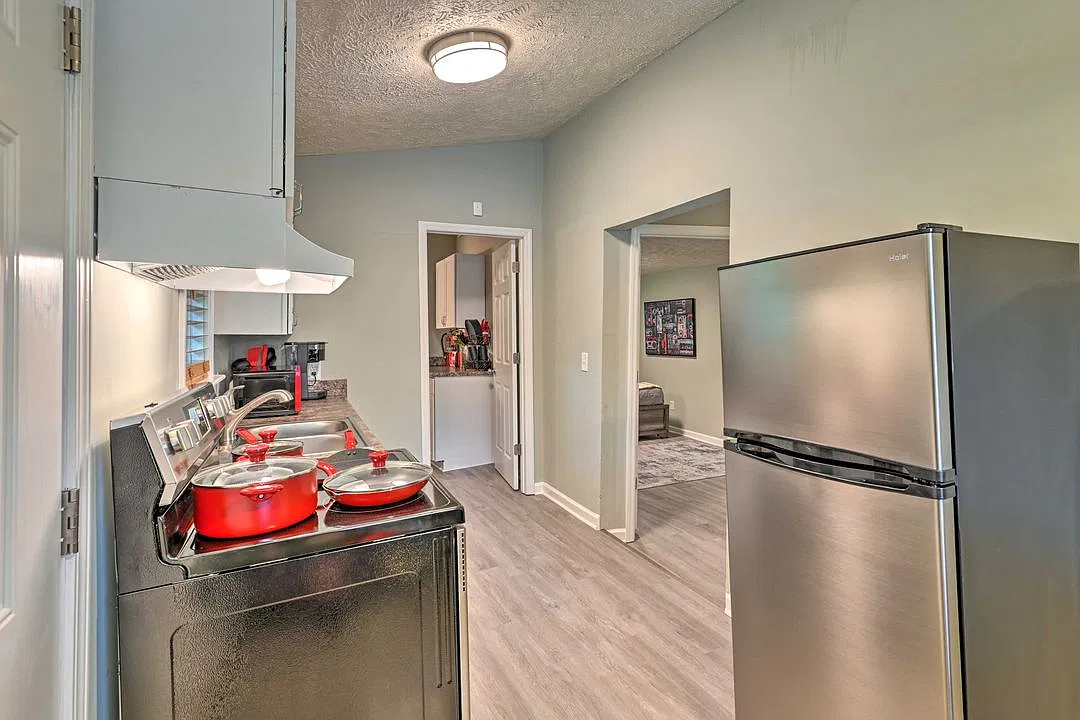 3 bed, 1.5 bath, 1024 sqft, $3,200 — Photo 1