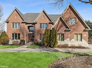 19 Mockingbird Ln, Oak Brook, IL 60523