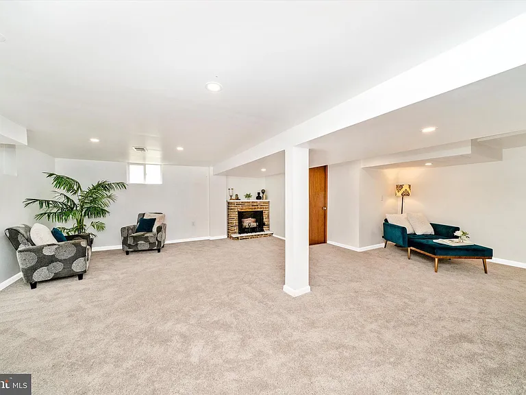 8409 Woodward St — Photo 33