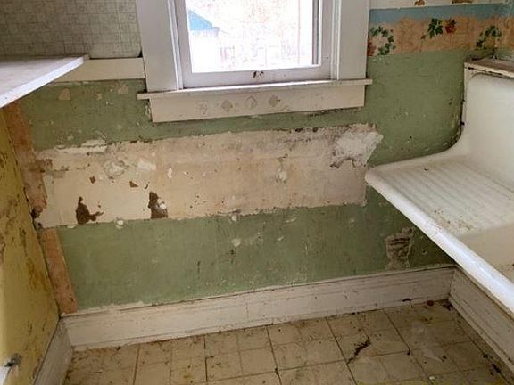 5th image of 1818 High St
