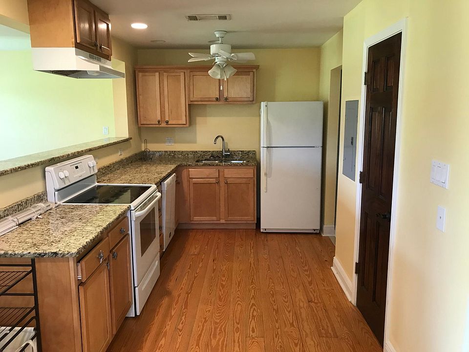 1st image of 590 Royal Oak Dr