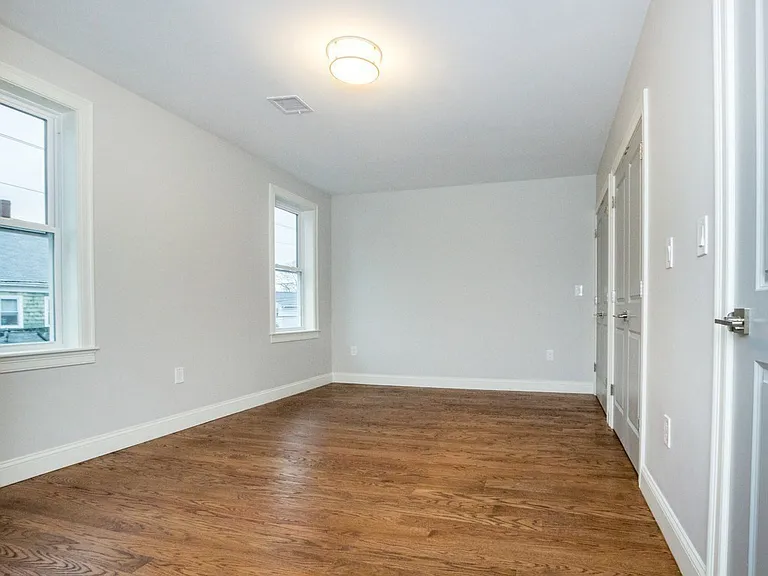 68 Rockwell Ave — Photo 8