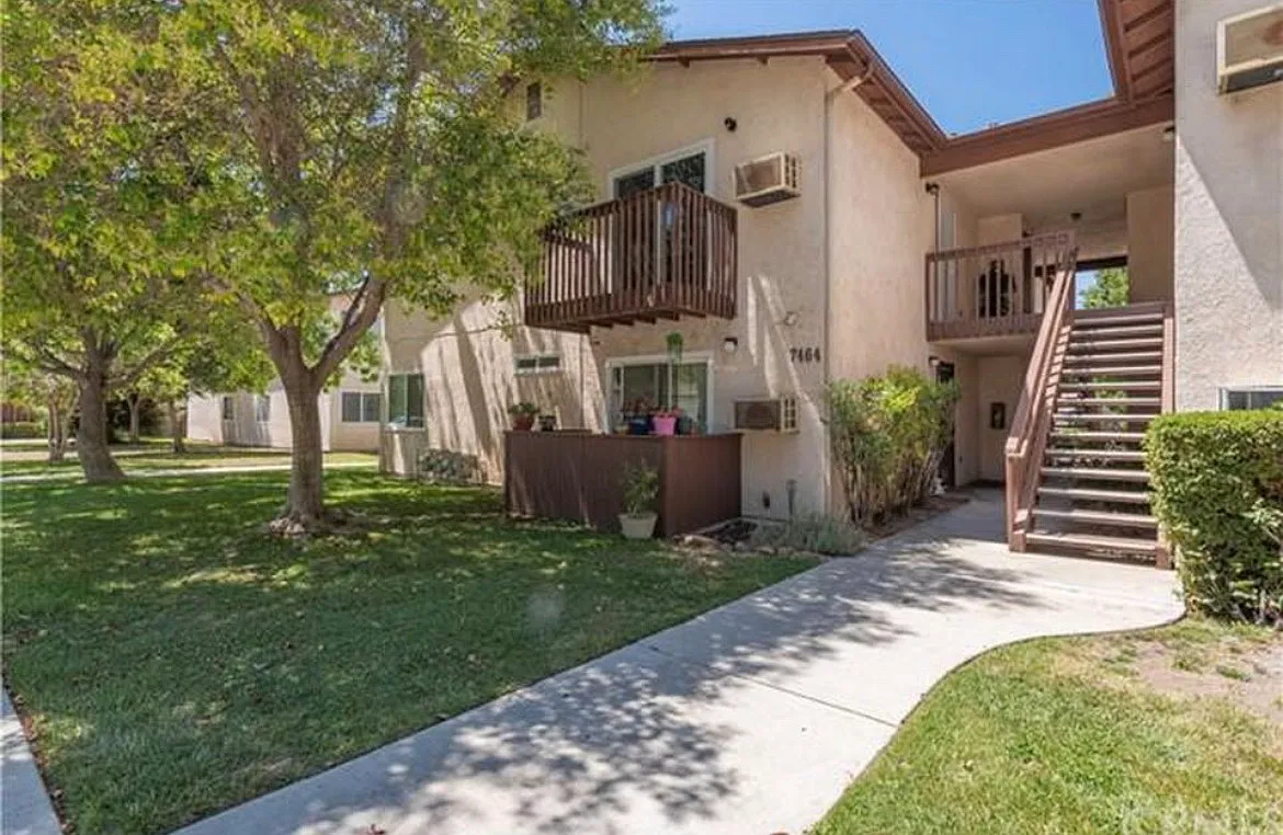 2 bed, 858 sqft, $1,995 — Photo 1