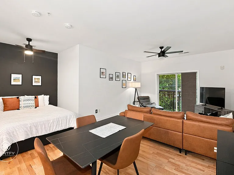630 Calvert St #311 — Photo 5